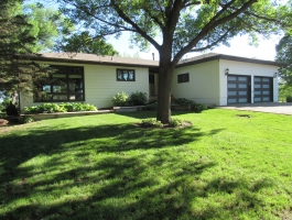 28 Linden LN Blue Earth MN 